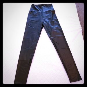 Shiny stretch faux leather pants